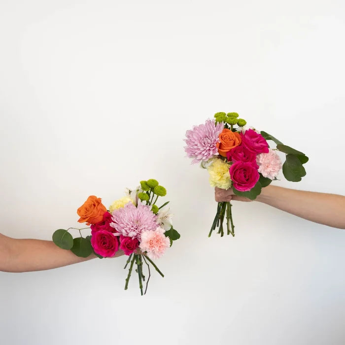 Fresh Off The Market Bouquet Bar Kit Hand - Image