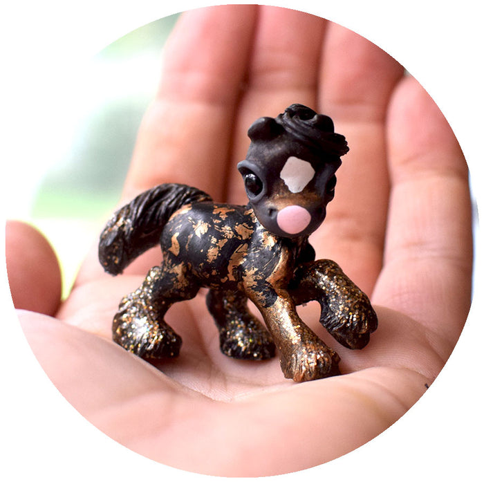 Gold Flake Mustang GumiPoni