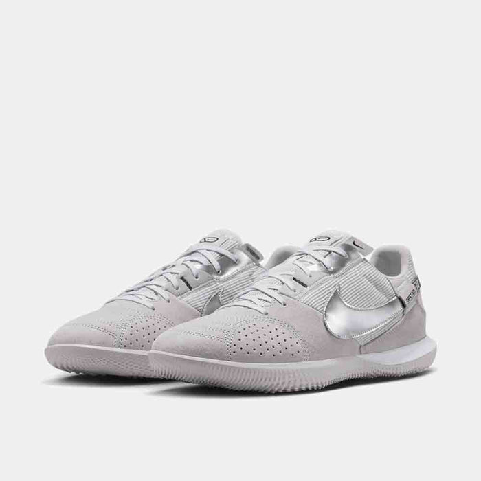 Front view of the Nike Streetgato Indoor Soccer Shoes.