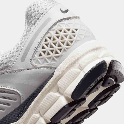 Up close, rear view of the Nike Women's Zoom Vomero 5.